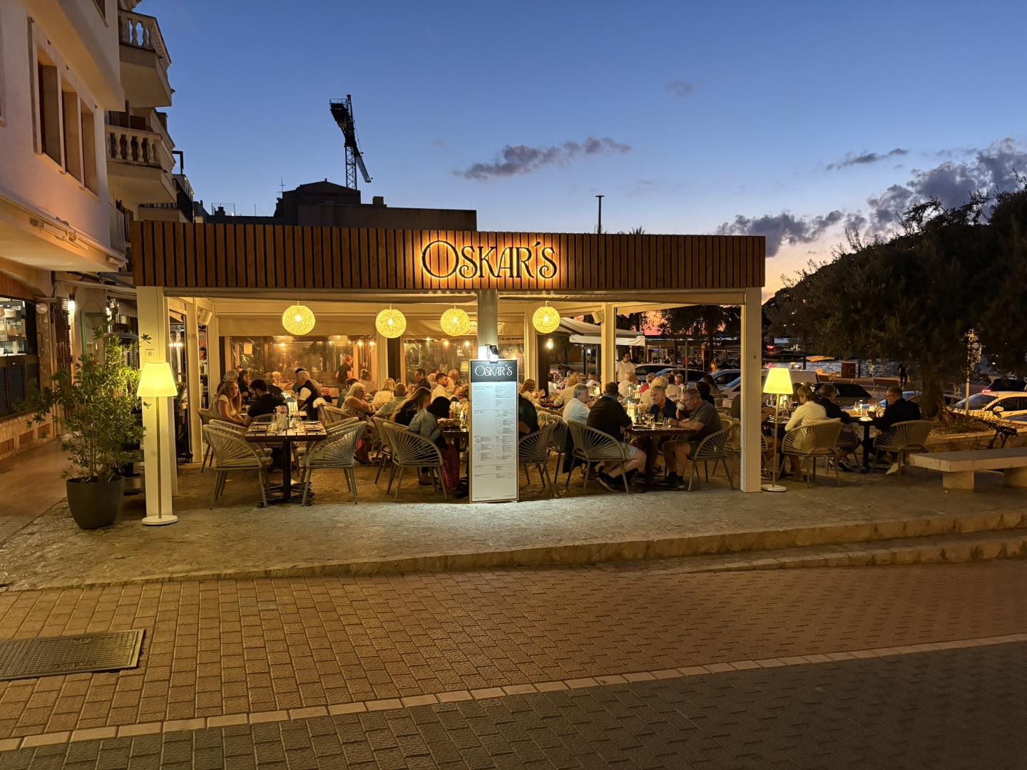 OSKAR'S in Port Andratx bei Sonnenuntergang
